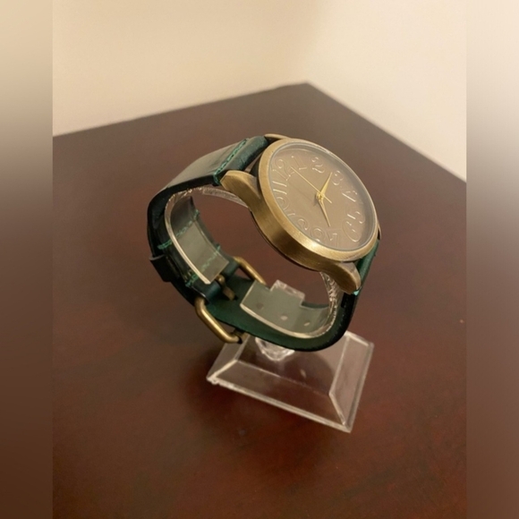 Women's Green Leather Strap Watch with Gold-Tone Dial - Picture 3 of 3